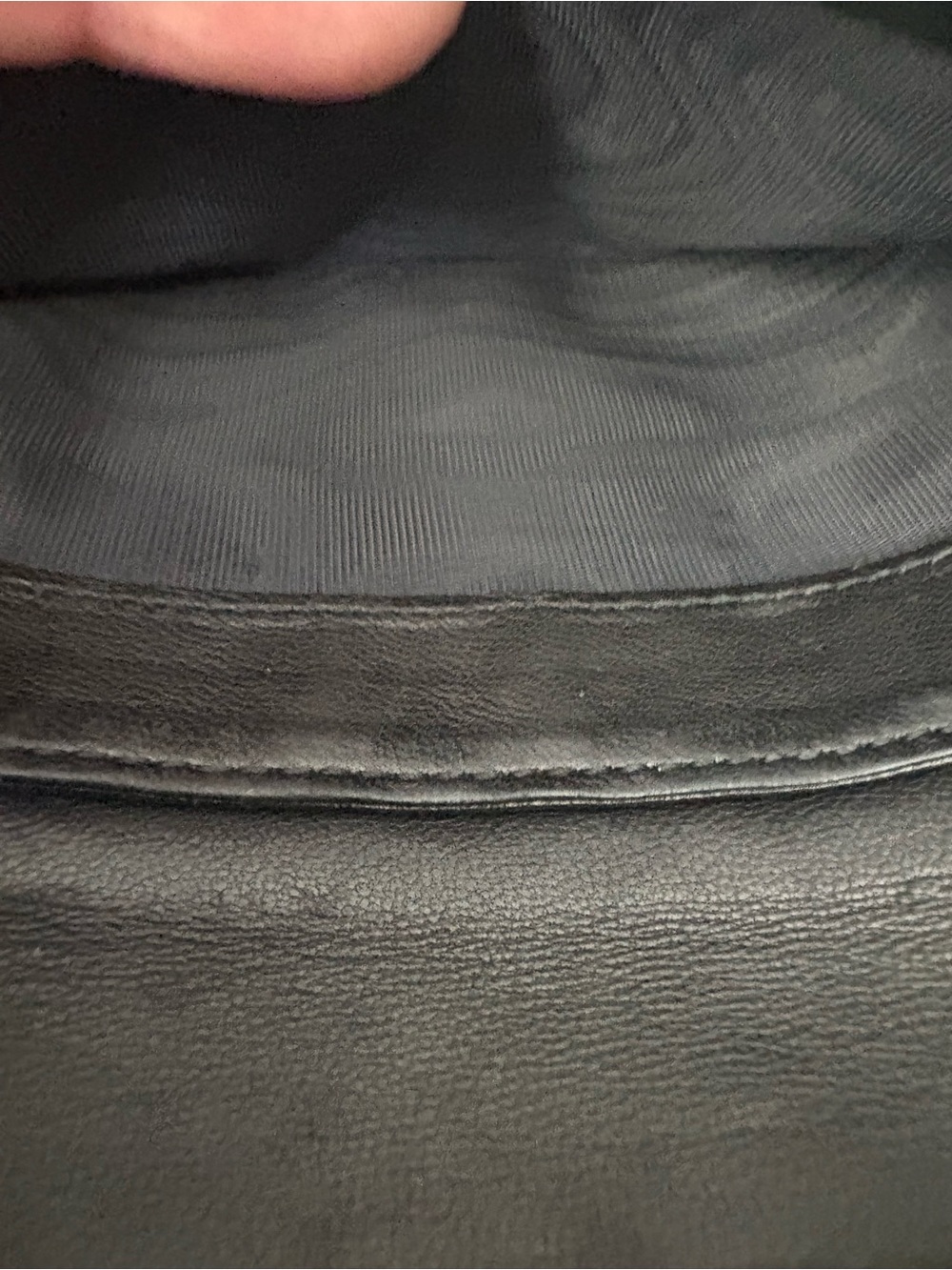 Bottega Veneta Black Embossed Leather wallet with chain - Picture 9 of 17